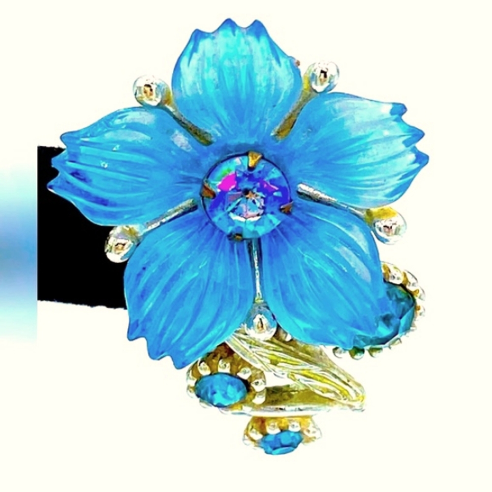 Selro Vintage Mid Century Blue Lucite Flower And AB Rhinestone Clip On Earrings - Picture 4 of 5